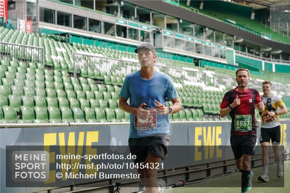 13.09.2026 - 21. swb-Marathon Bremen Michael Burmester http://msf.ph/oto/10454321 13.09.2026 12:52:07 Laufen im Stadion 107, 235, 335, 683, 734, 771, 792, 863, 1033, 1043, 1125, 1146, 1162, 1232, 1252, 1297, 1455, 1492, 1510, 1542, 1613, 1646, 1955, 1970, 2007, 2008, 2043, 2203, 2295, 2350, 2442, 2444, 2447, 2480, 2498, 2759, 2767, 2847, 3085, 3149, 3236, 3336, 3440, 3448, 3484, 3566, 3703, 3808, 3830, 3899, 3959, 3988, 4023, 4165, 4283, 4429, 4473, 4475, 4559, 4571, 4573, 4582, 4605, 4727, 4781, 4782, 4895, 5066, 5079, 5152, 5155, 5168, 5379, 5521, 5532, 5696, 6274, 8033, 8798 meine-sportfotos.de