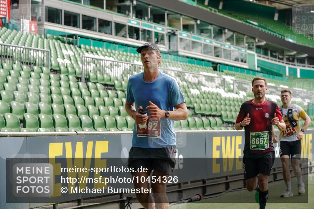 13.09.2026 - 21. swb-Marathon Bremen Michael Burmester http://msf.ph/oto/10454326 13.09.2026 12:52:07 Laufen im Stadion 107, 235, 335, 683, 734, 771, 792, 863, 1033, 1043, 1125, 1146, 1162, 1232, 1252, 1297, 1455, 1492, 1510, 1542, 1613, 1646, 1955, 1970, 2007, 2008, 2043, 2203, 2295, 2350, 2442, 2444, 2447, 2480, 2498, 2759, 2767, 2847, 3085, 3149, 3236, 3336, 3440, 3448, 3484, 3566, 3703, 3808, 3830, 3899, 3959, 3988, 4023, 4165, 4283, 4429, 4473, 4475, 4559, 4571, 4573, 4582, 4605, 4727, 4781, 4782, 4895, 5066, 5079, 5152, 5155, 5168, 5379, 5521, 5532, 5696, 6274, 8033, 8798 meine-sportfotos.de