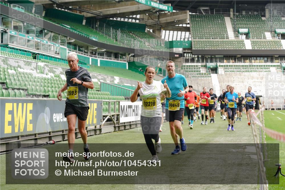 13.09.2026 - 21. swb-Marathon Bremen Michael Burmester http://msf.ph/oto/10454331 13.09.2026 10:32:23 Laufen im Stadion 10067, 10141, 10146, 10166, 10203, 10222, 10226, 10243, 10246, 10249, 10255, 10256, 10284, 10300, 10322, 10365, 10372, 10374, 10379, 10383, 10394, 10410, 10443, 10471, 10478, 10479, 10486, 10494, 10503, 10517, 10518, 10529, 10540, 10543, 10550, 10555, 10565, 10577, 10579, 10589, 10608, 10610, 10626, 10631, 10646, 10670, 10675, 10684, 10685, 10690, 10703, 10704, 10707, 10708, 10721, 10725, 10728, 10771, 10794, 11350, 11379 meine-sportfotos.de