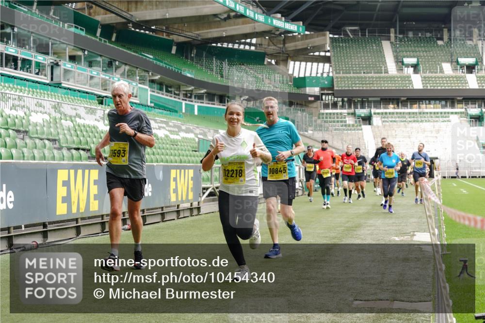 13.09.2026 - 21. swb-Marathon Bremen Michael Burmester http://msf.ph/oto/10454340 13.09.2026 10:32:23 Laufen im Stadion 10067, 10141, 10146, 10166, 10203, 10222, 10226, 10243, 10246, 10249, 10255, 10256, 10284, 10300, 10322, 10365, 10372, 10374, 10379, 10383, 10394, 10410, 10443, 10471, 10478, 10479, 10486, 10494, 10503, 10517, 10518, 10529, 10540, 10543, 10550, 10555, 10565, 10577, 10579, 10589, 10608, 10610, 10626, 10631, 10646, 10670, 10675, 10684, 10685, 10690, 10703, 10704, 10707, 10708, 10721, 10725, 10728, 10771, 10794, 11350, 11379 meine-sportfotos.de