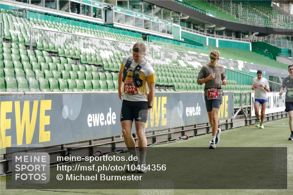 13.09.2026 - 21. swb-Marathon Bremen Michael Burmester http://msf.ph/oto/10454356 13.09.2026 12:52:09 Laufen im Stadion 107, 235, 335, 683, 734, 771, 792, 863, 1033, 1043, 1125, 1146, 1162, 1232, 1252, 1297, 1455, 1492, 1510, 1542, 1613, 1646, 1955, 1970, 2007, 2008, 2043, 2203, 2295, 2350, 2442, 2444, 2447, 2480, 2498, 2759, 2767, 2847, 3085, 3149, 3236, 3336, 3440, 3448, 3484, 3566, 3703, 3808, 3830, 3899, 3959, 3988, 4023, 4165, 4283, 4429, 4473, 4475, 4559, 4571, 4573, 4582, 4605, 4727, 4781, 4782, 4895, 5066, 5079, 5152, 5155, 5168, 5379, 5521, 5696, 6274, 8033, 8798 meine-sportfotos.de