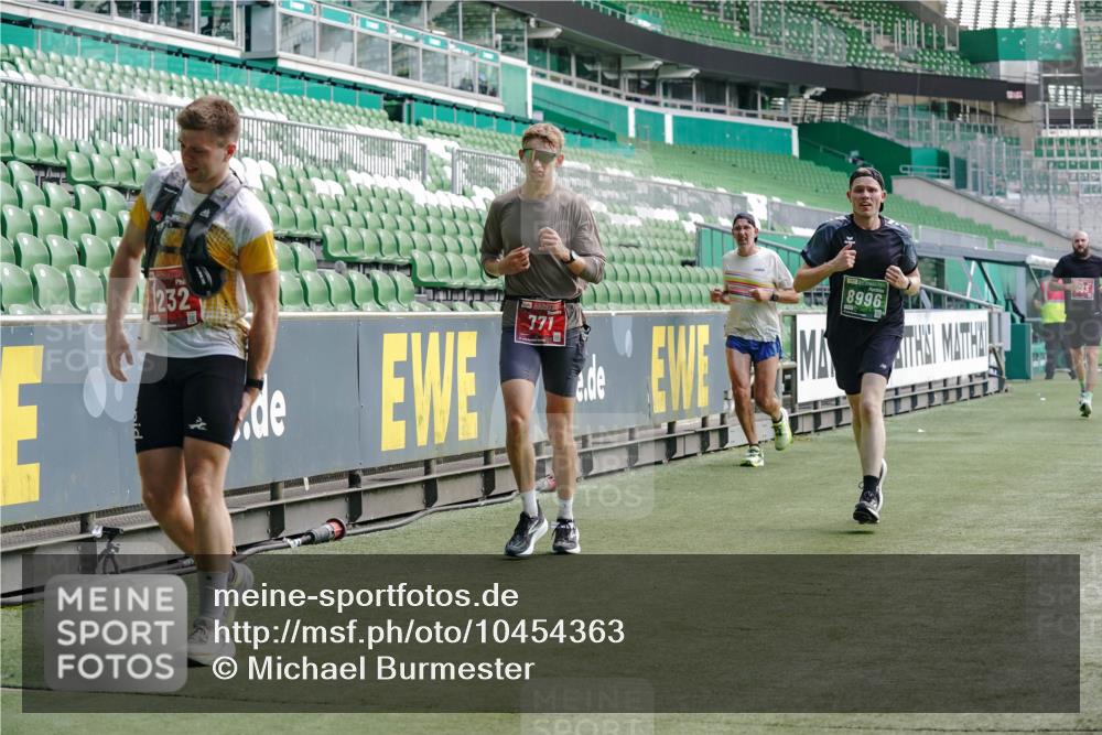 13.09.2026 - 21. swb-Marathon Bremen Michael Burmester http://msf.ph/oto/10454363 13.09.2026 12:52:10 Laufen im Stadion 107, 235, 335, 683, 734, 771, 792, 863, 1033, 1043, 1125, 1146, 1162, 1232, 1252, 1297, 1455, 1492, 1510, 1542, 1613, 1646, 1955, 1970, 2007, 2008, 2043, 2203, 2295, 2350, 2442, 2444, 2447, 2480, 2498, 2759, 2767, 2847, 3085, 3149, 3236, 3336, 3440, 3448, 3484, 3566, 3703, 3808, 3830, 3899, 3959, 3988, 4023, 4165, 4283, 4429, 4473, 4475, 4559, 4571, 4573, 4582, 4605, 4727, 4781, 4782, 4895, 5066, 5079, 5152, 5168, 5379, 5521, 5696, 6274, 8033, 8798 meine-sportfotos.de
