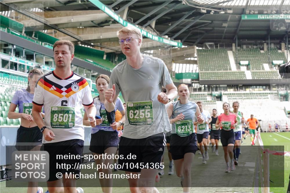 13.09.2026 - 21. swb-Marathon Bremen Michael Burmester http://msf.ph/oto/10454365 13.09.2026 13:10:38 Laufen im Stadion 164, 265, 373, 383, 391, 448, 532, 563, 581, 813, 869, 898, 984, 1072, 1180, 1738, 1855, 1867, 1894, 1952, 1967, 2202, 2208, 2232, 2268, 2284, 2299, 2330, 2333, 2339, 2342, 2432, 2443, 2471, 2525, 2530, 2531, 2553, 2573, 2589, 2594, 2654, 2669, 2682, 2714, 2717, 2784, 2785, 2819, 2836, 2920, 2931, 2932, 3026, 3032, 3063, 3086, 3089, 3122, 3159, 3174, 3207, 3208, 3291, 3316, 3333, 3352, 3370, 3398, 3409, 3410, 3437, 3470, 3549, 3707, 3769, 109 meine-sportfotos.de