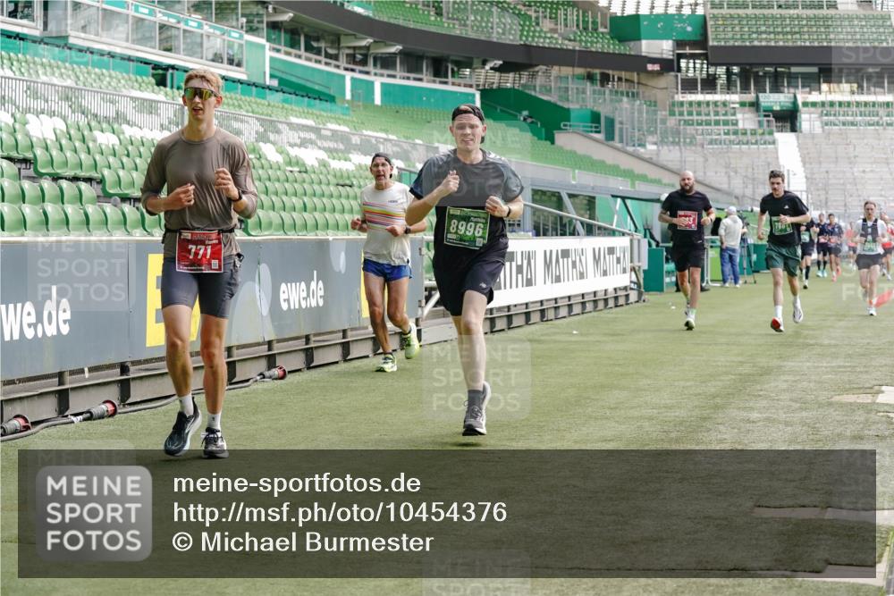 13.09.2026 - 21. swb-Marathon Bremen Michael Burmester http://msf.ph/oto/10454376 13.09.2026 12:52:11 Laufen im Stadion 102, 107, 235, 335, 683, 734, 771, 792, 863, 1033, 1043, 1125, 1146, 1162, 1232, 1252, 1297, 1455, 1492, 1510, 1542, 1613, 1646, 1955, 1970, 2007, 2008, 2043, 2203, 2295, 2350, 2442, 2444, 2447, 2480, 2498, 2759, 2767, 2847, 3085, 3149, 3236, 3336, 3440, 3448, 3484, 3566, 3703, 3808, 3830, 3899, 3959, 3988, 4023, 4165, 4283, 4429, 4473, 4475, 4559, 4571, 4573, 4582, 4605, 4727, 4781, 4782, 4895, 5066, 5079, 5152, 5168, 5379, 5521, 5696, 6274, 8033, 8798 meine-sportfotos.de