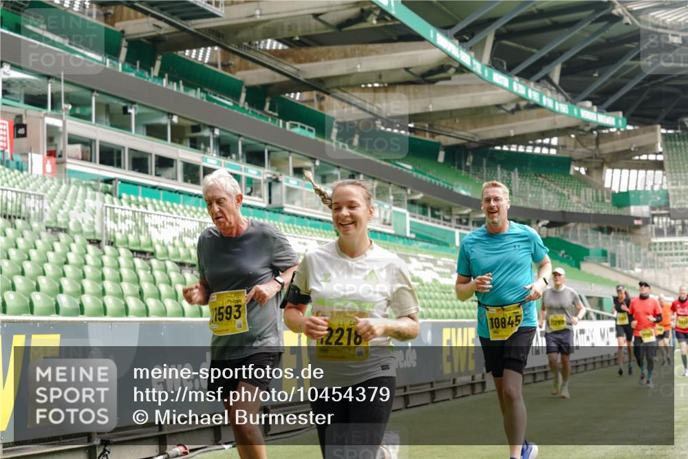 13.09.2026 - 21. swb-Marathon Bremen Michael Burmester http://msf.ph/oto/10454379 13.09.2026 10:32:24 Laufen im Stadion 10067, 10078, 10141, 10146, 10166, 10203, 10222, 10226, 10243, 10246, 10249, 10255, 10256, 10284, 10300, 10322, 10365, 10372, 10374, 10379, 10383, 10394, 10410, 10443, 10471, 10478, 10479, 10486, 10494, 10503, 10517, 10518, 10529, 10540, 10543, 10550, 10555, 10565, 10577, 10579, 10589, 10608, 10610, 10626, 10631, 10646, 10670, 10675, 10684, 10685, 10690, 10703, 10704, 10707, 10708, 10721, 10725, 10728, 10771, 10794, 11350, 11379 meine-sportfotos.de