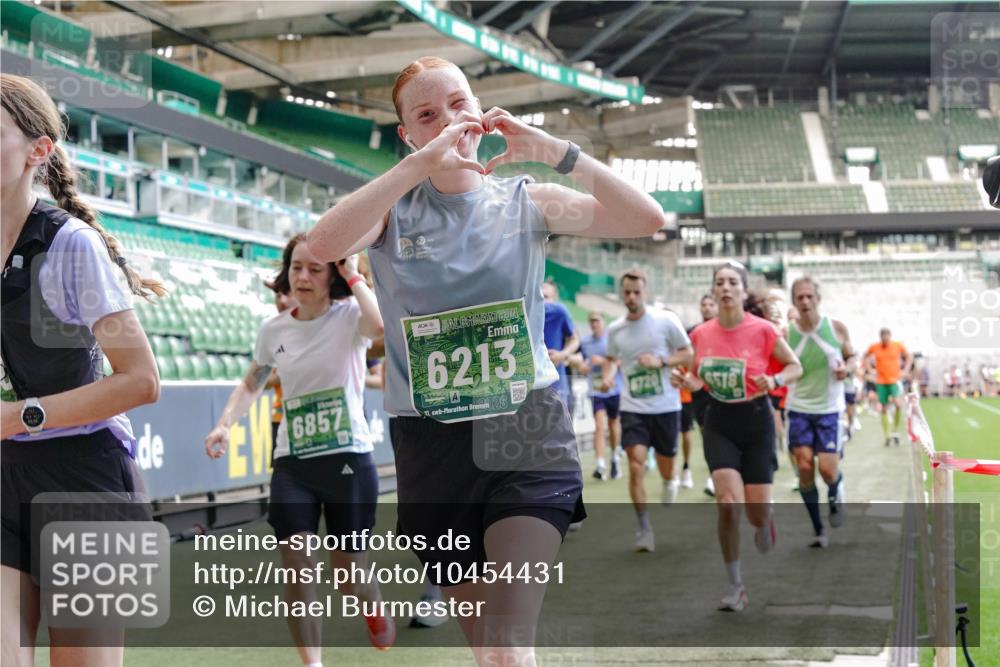 13.09.2026 - 21. swb-Marathon Bremen Michael Burmester http://msf.ph/oto/10454431 13.09.2026 13:10:40 Laufen im Stadion 164, 265, 373, 383, 391, 448, 532, 563, 581, 869, 898, 984, 1180, 1738, 1855, 1867, 1894, 1952, 1967, 2202, 2232, 2268, 2284, 2299, 2330, 2333, 2339, 2342, 2432, 2443, 2471, 2525, 2530, 2531, 2553, 2573, 2589, 2594, 2654, 2669, 2682, 2714, 2717, 2784, 2785, 2819, 2836, 2920, 2931, 2932, 3026, 3032, 3063, 3086, 3089, 3122, 3159, 3174, 3207, 3208, 3291, 3316, 3333, 3352, 3370, 3398, 3409, 3410, 3437, 3470, 3549, 3707, 3769, 109 meine-sportfotos.de