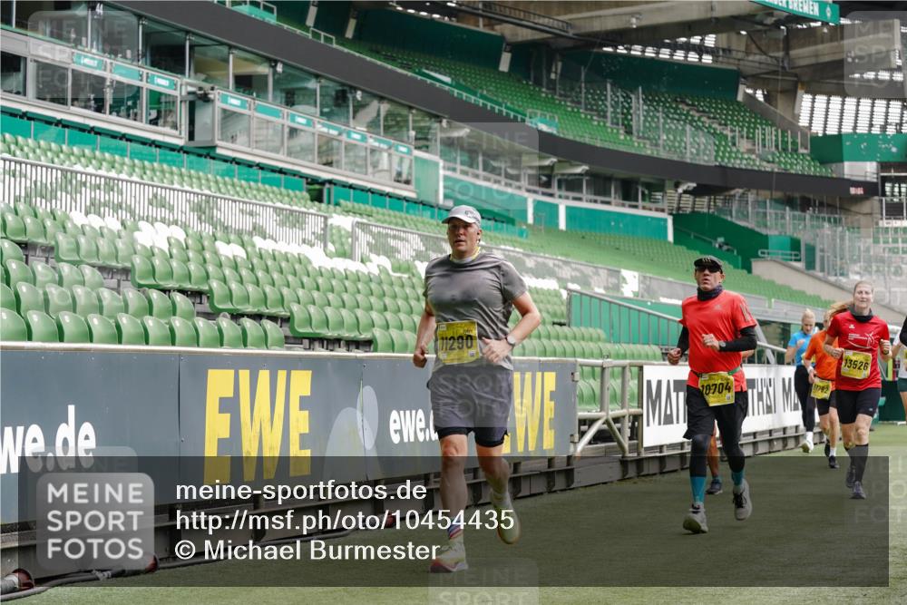 13.09.2026 - 21. swb-Marathon Bremen Michael Burmester http://msf.ph/oto/10454435 13.09.2026 10:32:27 Laufen im Stadion 10067, 10078, 10141, 10146, 10166, 10203, 10222, 10226, 10243, 10246, 10249, 10255, 10256, 10284, 10300, 10322, 10365, 10372, 10374, 10379, 10383, 10394, 10410, 10443, 10471, 10478, 10479, 10486, 10494, 10503, 10517, 10518, 10529, 10540, 10543, 10550, 10555, 10565, 10577, 10579, 10589, 10608, 10610, 10626, 10631, 10646, 10670, 10675, 10684, 10685, 10690, 10703, 10704, 10707, 10708, 10721, 10725, 10728, 10745, 10771, 10794, 11350 meine-sportfotos.de