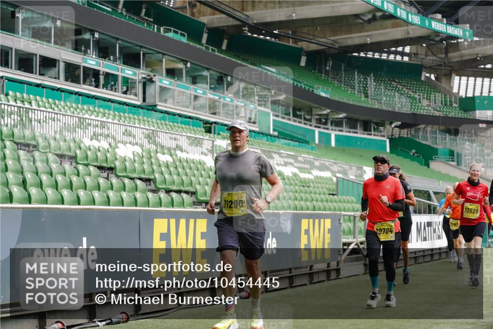 13.09.2026 - 21. swb-Marathon Bremen Michael Burmester http://msf.ph/oto/10454445 13.09.2026 10:32:27 Laufen im Stadion 10067, 10078, 10141, 10146, 10166, 10203, 10222, 10226, 10243, 10246, 10249, 10255, 10256, 10284, 10300, 10322, 10365, 10372, 10374, 10379, 10383, 10394, 10410, 10443, 10471, 10478, 10479, 10486, 10494, 10503, 10517, 10518, 10529, 10540, 10543, 10550, 10555, 10565, 10577, 10579, 10589, 10608, 10610, 10626, 10631, 10646, 10670, 10675, 10684, 10685, 10690, 10703, 10704, 10707, 10708, 10721, 10725, 10728, 10745, 10771, 10794, 11350 meine-sportfotos.de