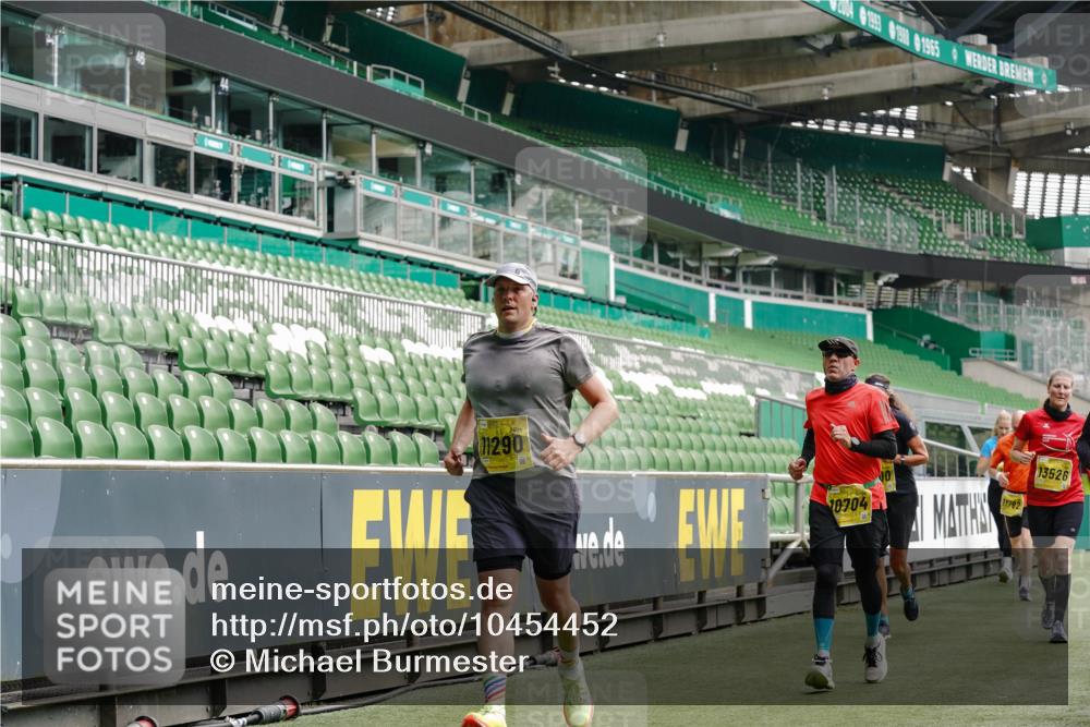 13.09.2026 - 21. swb-Marathon Bremen Michael Burmester http://msf.ph/oto/10454452 13.09.2026 10:32:27 Laufen im Stadion 10067, 10078, 10141, 10146, 10166, 10203, 10222, 10226, 10243, 10246, 10249, 10255, 10256, 10284, 10300, 10322, 10365, 10372, 10374, 10379, 10383, 10394, 10410, 10443, 10471, 10478, 10479, 10486, 10494, 10503, 10517, 10518, 10529, 10540, 10543, 10550, 10555, 10565, 10577, 10579, 10589, 10608, 10610, 10626, 10631, 10646, 10670, 10675, 10684, 10685, 10690, 10703, 10704, 10707, 10708, 10721, 10725, 10728, 10745, 10771, 10794, 11350 meine-sportfotos.de