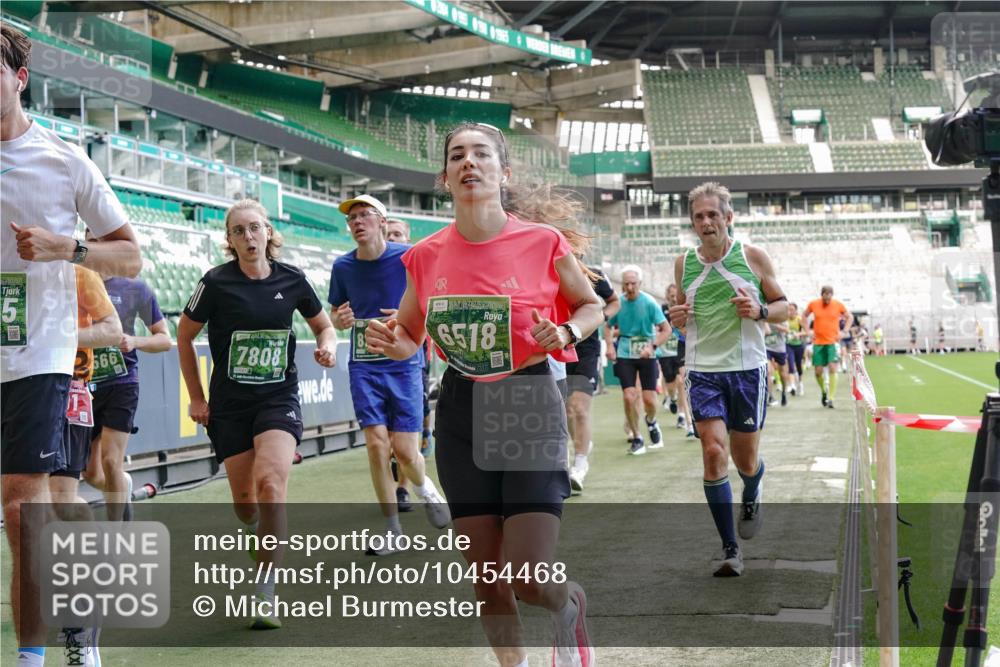 13.09.2026 - 21. swb-Marathon Bremen Michael Burmester http://msf.ph/oto/10454468 13.09.2026 13:10:41 Laufen im Stadion 164, 265, 373, 383, 391, 448, 532, 581, 869, 898, 984, 1180, 1738, 1855, 1867, 1894, 1952, 1967, 2202, 2232, 2268, 2284, 2299, 2330, 2333, 2339, 2342, 2432, 2443, 2471, 2525, 2530, 2531, 2553, 2573, 2589, 2594, 2654, 2669, 2682, 2714, 2717, 2784, 2785, 2804, 2819, 2836, 2920, 2931, 2932, 3026, 3032, 3063, 3086, 3089, 3122, 3159, 3174, 3207, 3208, 3291, 3316, 3333, 3352, 3370, 3398, 3409, 3410, 3437, 3470, 3549, 3707, 3769, 109 meine-sportfotos.de