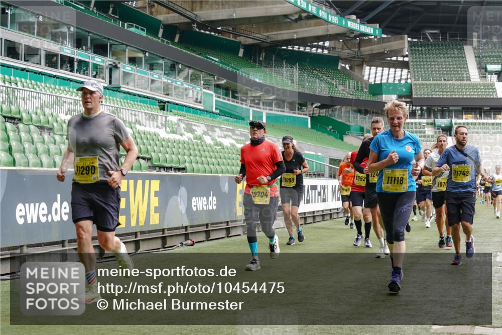 13.09.2026 - 21. swb-Marathon Bremen Michael Burmester http://msf.ph/oto/10454475 13.09.2026 10:32:28 Laufen im Stadion 10067, 10078, 10141, 10146, 10166, 10203, 10211, 10222, 10226, 10243, 10246, 10249, 10255, 10256, 10284, 10300, 10322, 10365, 10372, 10374, 10379, 10383, 10394, 10410, 10443, 10471, 10478, 10479, 10486, 10494, 10503, 10517, 10518, 10529, 10540, 10543, 10550, 10555, 10565, 10577, 10579, 10589, 10608, 10610, 10626, 10631, 10646, 10670, 10675, 10684, 10685, 10690, 10703, 10704, 10707, 10708, 10721, 10725, 10728, 10745, 10771, 10794 meine-sportfotos.de