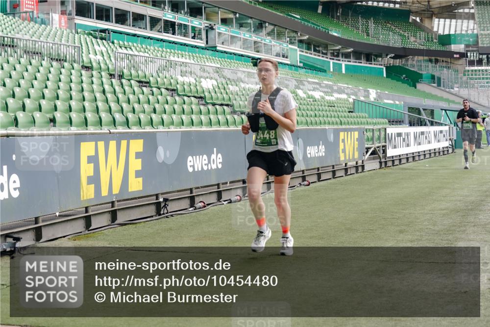 13.09.2026 - 21. swb-Marathon Bremen Michael Burmester http://msf.ph/oto/10454480 13.09.2026 12:52:19 Laufen im Stadion 102, 107, 235, 335, 683, 734, 771, 792, 863, 1033, 1043, 1125, 1146, 1162, 1232, 1252, 1297, 1455, 1492, 1528, 1542, 1613, 1646, 1955, 1970, 2007, 2008, 2043, 2203, 2350, 2447, 2480, 2498, 2759, 2767, 2847, 2858, 3085, 3149, 3236, 3336, 3362, 3440, 3448, 3484, 3566, 3703, 3830, 3899, 3959, 3988, 4165, 4283, 4429, 4473, 4475, 4571, 4573, 4582, 4605, 4727, 4781, 4782, 4895, 5079, 5152, 5168, 5379, 5521, 5696, 6274, 8033, 8798 meine-sportfotos.de
