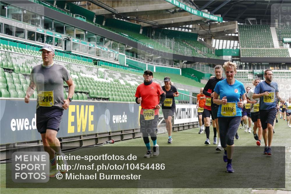 13.09.2026 - 21. swb-Marathon Bremen Michael Burmester http://msf.ph/oto/10454486 13.09.2026 10:32:28 Laufen im Stadion 10067, 10078, 10141, 10146, 10166, 10203, 10211, 10222, 10226, 10243, 10246, 10249, 10255, 10256, 10284, 10300, 10322, 10365, 10372, 10374, 10379, 10383, 10394, 10410, 10443, 10471, 10478, 10479, 10486, 10494, 10503, 10517, 10518, 10529, 10540, 10543, 10550, 10555, 10565, 10577, 10579, 10589, 10608, 10610, 10626, 10631, 10646, 10670, 10675, 10684, 10685, 10690, 10703, 10704, 10707, 10708, 10721, 10725, 10728, 10745, 10771, 10794 meine-sportfotos.de