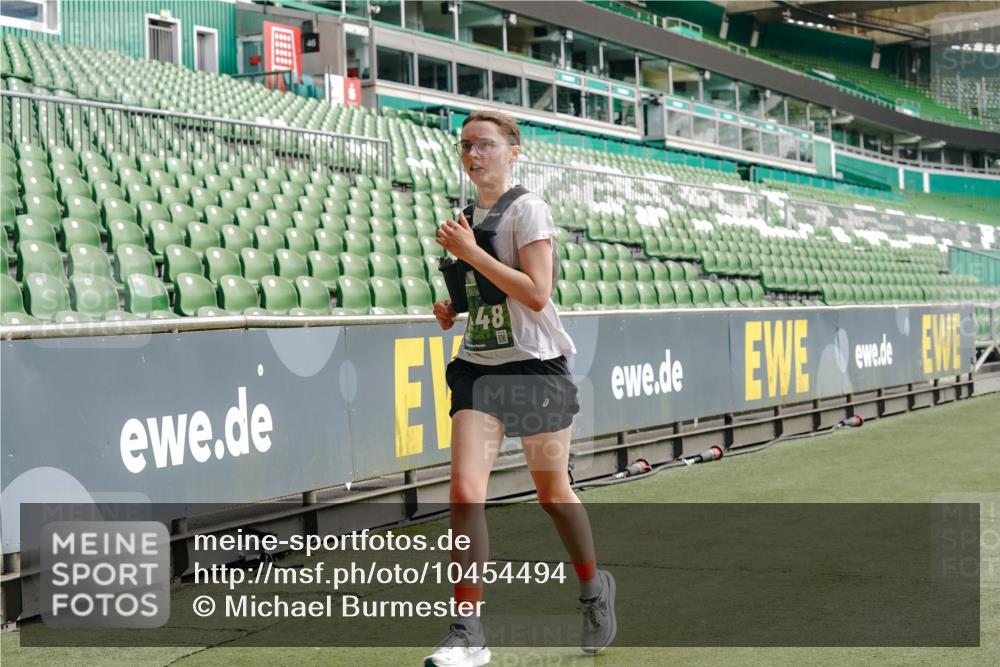 13.09.2026 - 21. swb-Marathon Bremen Michael Burmester http://msf.ph/oto/10454494 13.09.2026 12:52:20 Laufen im Stadion 102, 107, 235, 683, 734, 771, 792, 863, 1033, 1043, 1125, 1146, 1162, 1232, 1252, 1297, 1455, 1492, 1528, 1542, 1646, 1955, 2007, 2008, 2043, 2203, 2350, 2447, 2480, 2498, 2759, 2767, 2847, 2858, 3085, 3149, 3236, 3336, 3362, 3440, 3448, 3566, 3703, 3830, 3899, 3959, 3988, 4165, 4283, 4429, 4473, 4475, 4571, 4573, 4582, 4605, 4727, 4781, 4782, 4895, 5079, 5152, 5168, 5379, 5521, 5696, 6274, 8033, 8798 meine-sportfotos.de