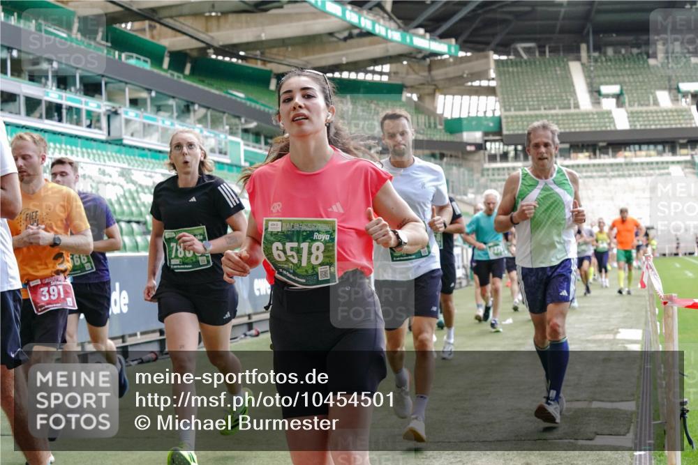 13.09.2026 - 21. swb-Marathon Bremen Michael Burmester http://msf.ph/oto/10454501 13.09.2026 13:10:41 Laufen im Stadion 164, 265, 373, 383, 391, 448, 532, 581, 869, 898, 984, 1180, 1738, 1855, 1867, 1894, 1952, 1967, 2202, 2232, 2268, 2284, 2299, 2330, 2333, 2339, 2342, 2432, 2443, 2471, 2525, 2530, 2531, 2553, 2573, 2589, 2594, 2654, 2669, 2682, 2714, 2717, 2784, 2785, 2804, 2819, 2836, 2920, 2931, 2932, 3026, 3032, 3063, 3086, 3089, 3122, 3159, 3174, 3207, 3208, 3291, 3316, 3333, 3352, 3370, 3398, 3409, 3410, 3437, 3470, 3549, 3707, 3769, 109 meine-sportfotos.de