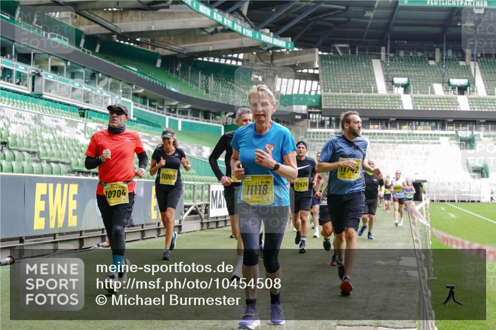 13.09.2026 - 21. swb-Marathon Bremen Michael Burmester http://msf.ph/oto/10454508 13.09.2026 10:32:29 Laufen im Stadion 10067, 10078, 10146, 10166, 10203, 10211, 10222, 10226, 10243, 10246, 10249, 10255, 10256, 10284, 10300, 10322, 10365, 10372, 10374, 10379, 10383, 10394, 10410, 10443, 10471, 10478, 10479, 10486, 10494, 10503, 10517, 10518, 10529, 10540, 10543, 10550, 10555, 10565, 10577, 10579, 10589, 10608, 10610, 10626, 10631, 10646, 10670, 10675, 10684, 10685, 10690, 10703, 10704, 10707, 10708, 10721, 10725, 10728, 10745, 10771, 10794 meine-sportfotos.de