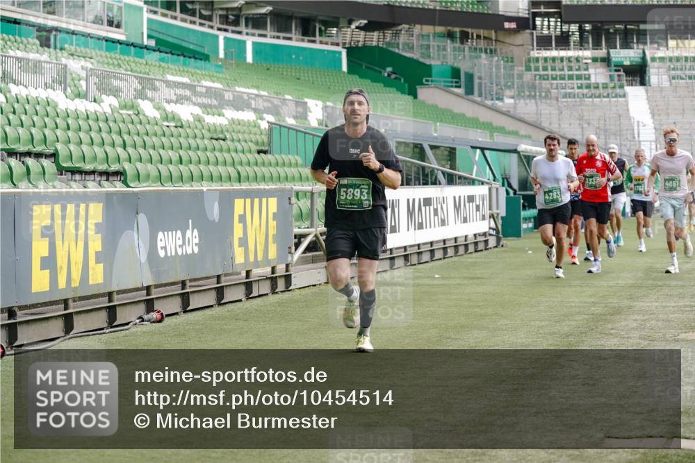13.09.2026 - 21. swb-Marathon Bremen Michael Burmester http://msf.ph/oto/10454514 13.09.2026 12:52:22 Laufen im Stadion 102, 107, 235, 683, 734, 771, 792, 863, 1033, 1043, 1125, 1146, 1162, 1232, 1252, 1297, 1455, 1492, 1528, 1542, 1646, 1955, 2007, 2008, 2043, 2203, 2350, 2447, 2480, 2498, 2759, 2767, 2847, 2858, 3085, 3149, 3236, 3336, 3362, 3440, 3448, 3566, 3703, 3830, 3899, 3959, 3988, 4165, 4283, 4429, 4473, 4475, 4571, 4573, 4582, 4605, 4727, 4781, 4782, 4895, 5079, 5152, 5168, 5379, 5521, 5696, 6274, 8033, 8798 meine-sportfotos.de