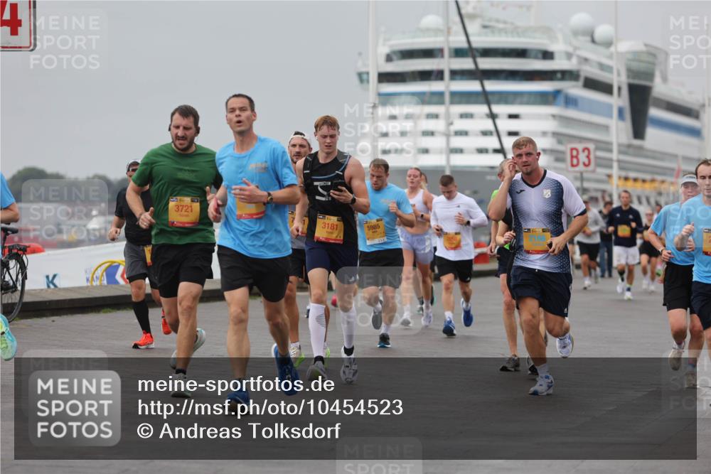 13.09.2026 - Kiel Lauf Andreas Tolksdorf http://msf.ph/oto/10454523 13.09.2026 11:54:32 Kiellinie 3721, 3181, 5985, 3 meine-sportfotos.de