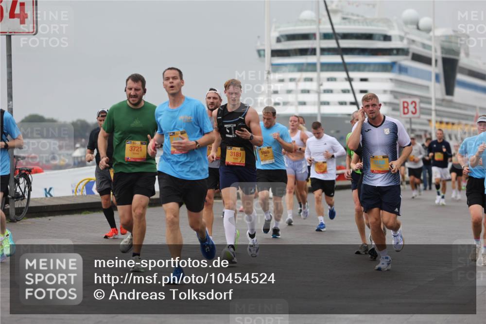 13.09.2026 - Kiel Lauf Andreas Tolksdorf http://msf.ph/oto/10454524 13.09.2026 11:54:32 Kiellinie 4, 39, 3721, 39, 3181, 5985, 3 meine-sportfotos.de