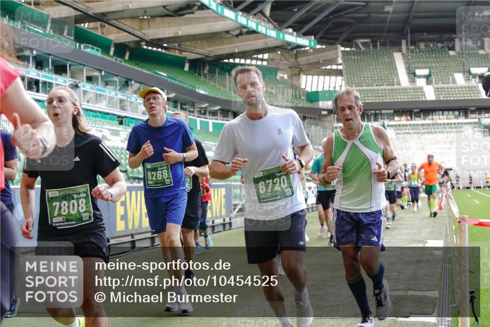 13.09.2026 - 21. swb-Marathon Bremen Michael Burmester http://msf.ph/oto/10454525 13.09.2026 13:10:42 Laufen im Stadion 164, 265, 373, 383, 391, 448, 532, 581, 869, 898, 984, 1180, 1738, 1855, 1867, 1894, 1952, 1967, 2202, 2232, 2268, 2281, 2284, 2299, 2330, 2333, 2339, 2342, 2432, 2443, 2471, 2525, 2530, 2531, 2553, 2573, 2589, 2594, 2654, 2669, 2682, 2714, 2717, 2784, 2785, 2804, 2819, 2836, 2920, 2931, 2932, 3026, 3032, 3063, 3086, 3089, 3122, 3159, 3174, 3207, 3208, 3291, 3316, 3333, 3352, 3370, 3398, 3409, 3410, 3437, 3470, 3549, 3707, 3769, 109 meine-sportfotos.de