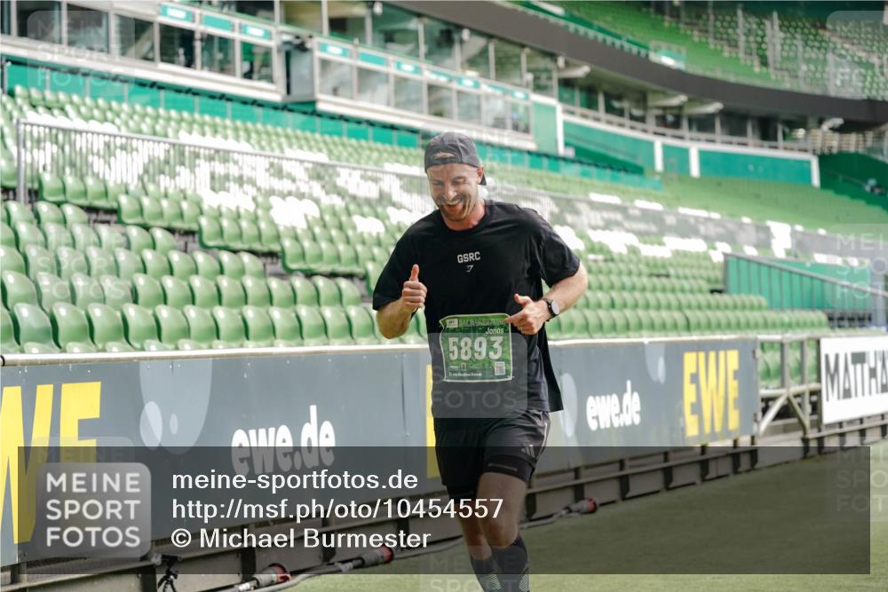 13.09.2026 - 21. swb-Marathon Bremen Michael Burmester http://msf.ph/oto/10454557 13.09.2026 12:52:24 Laufen im Stadion 102, 107, 235, 683, 734, 792, 863, 985, 1033, 1043, 1125, 1146, 1162, 1232, 1252, 1297, 1455, 1492, 1528, 1542, 1646, 1704, 1955, 2007, 2008, 2043, 2203, 2350, 2447, 2480, 2498, 2759, 2767, 2847, 2858, 3085, 3149, 3236, 3336, 3362, 3440, 3448, 3566, 3703, 3830, 3899, 3959, 3988, 4165, 4283, 4429, 4475, 4571, 4573, 4582, 4605, 4727, 4781, 4782, 4895, 5079, 5152, 5168, 5379, 5521, 5696, 6274, 8033, 8798 meine-sportfotos.de