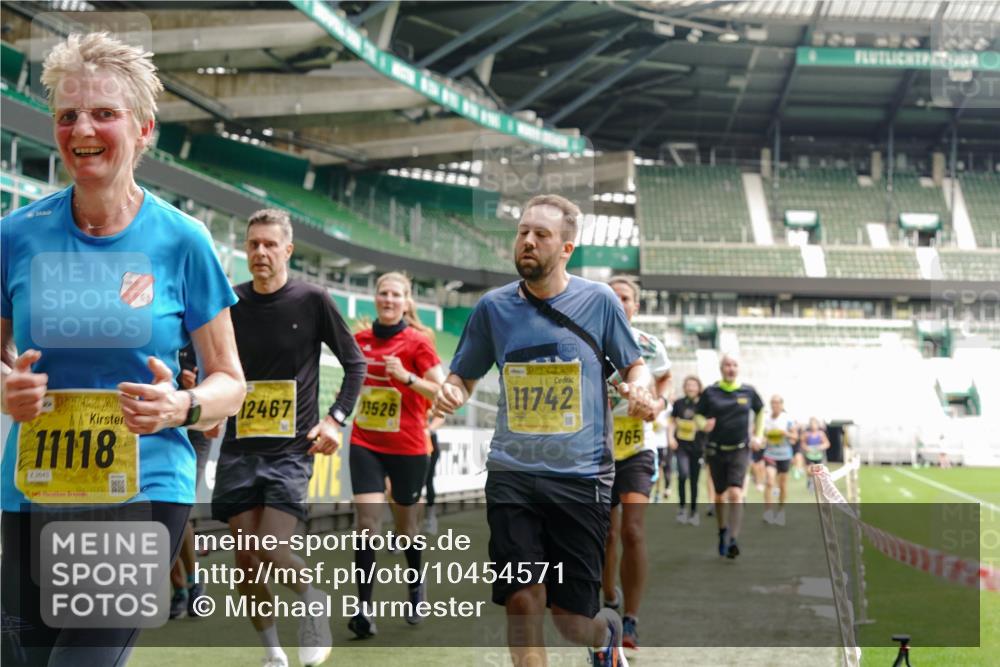 13.09.2026 - 21. swb-Marathon Bremen Michael Burmester http://msf.ph/oto/10454571 13.09.2026 10:32:31 Laufen im Stadion 10067, 10078, 10146, 10166, 10184, 10203, 10211, 10222, 10226, 10243, 10246, 10249, 10255, 10256, 10284, 10300, 10322, 10365, 10372, 10374, 10379, 10383, 10394, 10410, 10443, 10471, 10478, 10479, 10486, 10494, 10503, 10517, 10518, 10529, 10540, 10543, 10550, 10555, 10565, 10577, 10579, 10589, 10608, 10610, 10626, 10631, 10646, 10670, 10675, 10684, 10685, 10690, 10703, 10704, 10707, 10708, 10721, 10725, 10728, 10745, 10771, 10794 meine-sportfotos.de