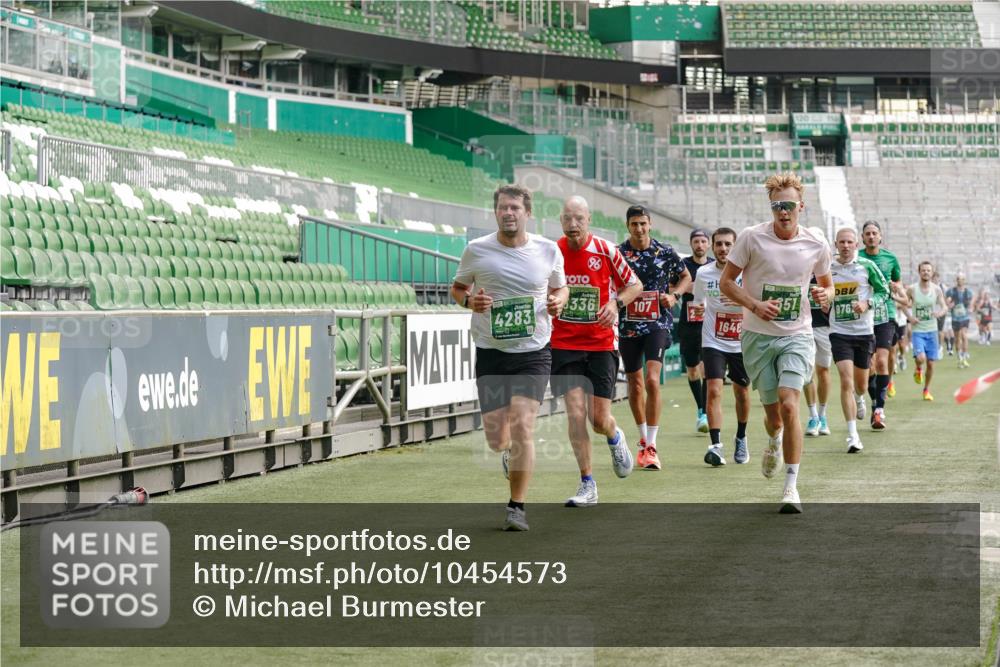 13.09.2026 - 21. swb-Marathon Bremen Michael Burmester http://msf.ph/oto/10454573 13.09.2026 12:52:26 Laufen im Stadion 102, 107, 235, 683, 734, 792, 863, 985, 987, 1033, 1043, 1056, 1125, 1146, 1162, 1232, 1252, 1297, 1455, 1492, 1528, 1542, 1646, 1704, 1955, 2007, 2008, 2043, 2203, 2350, 2447, 2480, 2498, 2759, 2767, 2820, 2847, 2858, 3085, 3149, 3236, 3336, 3362, 3440, 3448, 3566, 3703, 3830, 3899, 3959, 3988, 4165, 4283, 4429, 4475, 4571, 4573, 4582, 4605, 4727, 4781, 4782, 4895, 5079, 5152, 5168, 5379, 5521, 5696, 6274, 8033, 8798 meine-sportfotos.de