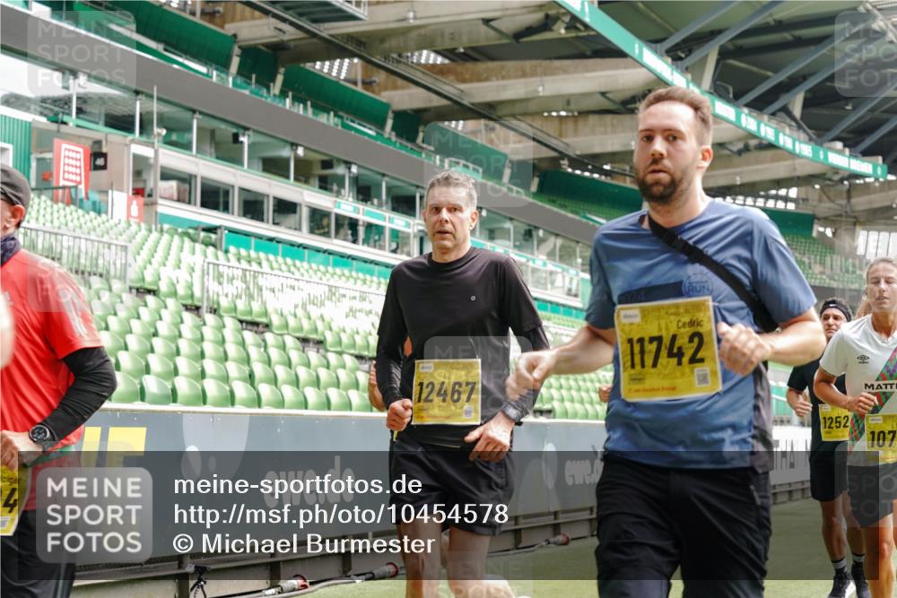 13.09.2026 - 21. swb-Marathon Bremen Michael Burmester http://msf.ph/oto/10454578 13.09.2026 10:32:31 Laufen im Stadion 10067, 10078, 10146, 10166, 10184, 10203, 10211, 10222, 10226, 10243, 10246, 10249, 10255, 10256, 10284, 10300, 10322, 10365, 10372, 10374, 10379, 10383, 10394, 10410, 10443, 10471, 10478, 10479, 10486, 10494, 10503, 10517, 10518, 10529, 10540, 10543, 10550, 10555, 10565, 10577, 10579, 10589, 10608, 10610, 10626, 10631, 10646, 10670, 10675, 10684, 10685, 10690, 10703, 10704, 10707, 10708, 10721, 10725, 10728, 10745, 10771, 10794 meine-sportfotos.de
