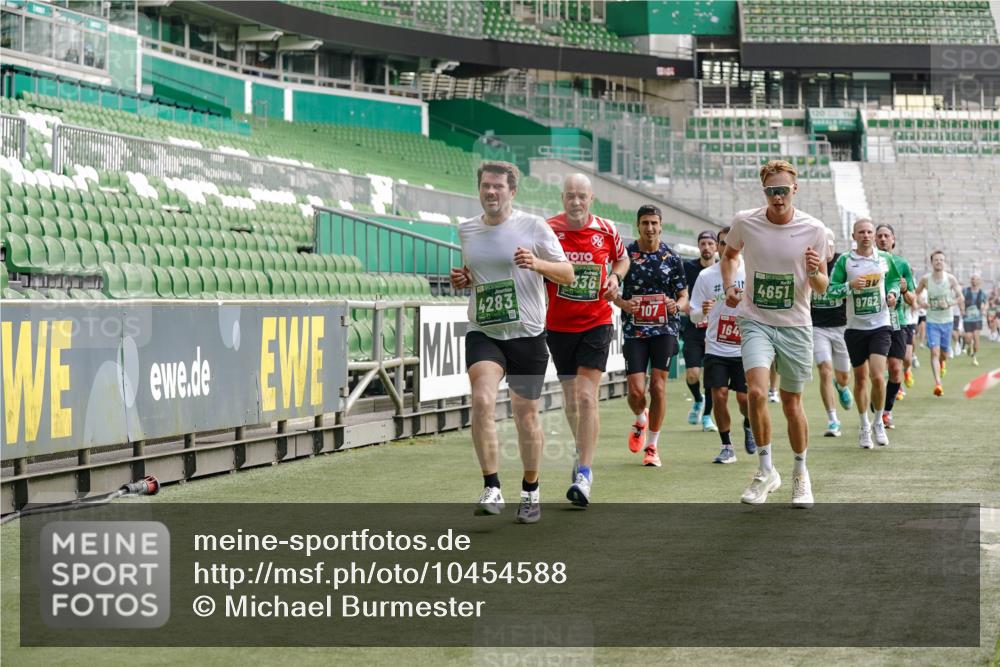 13.09.2026 - 21. swb-Marathon Bremen Michael Burmester http://msf.ph/oto/10454588 13.09.2026 12:52:26 Laufen im Stadion 102, 107, 235, 683, 734, 792, 863, 985, 987, 1033, 1043, 1056, 1125, 1146, 1162, 1232, 1252, 1297, 1455, 1492, 1528, 1542, 1646, 1704, 1955, 2007, 2008, 2043, 2203, 2350, 2447, 2480, 2498, 2759, 2767, 2820, 2847, 2858, 3085, 3149, 3236, 3336, 3362, 3440, 3448, 3566, 3703, 3830, 3899, 3959, 3988, 4165, 4283, 4429, 4475, 4571, 4573, 4582, 4605, 4727, 4781, 4782, 4895, 5079, 5152, 5168, 5379, 5521, 5696, 6274, 8033, 8798 meine-sportfotos.de
