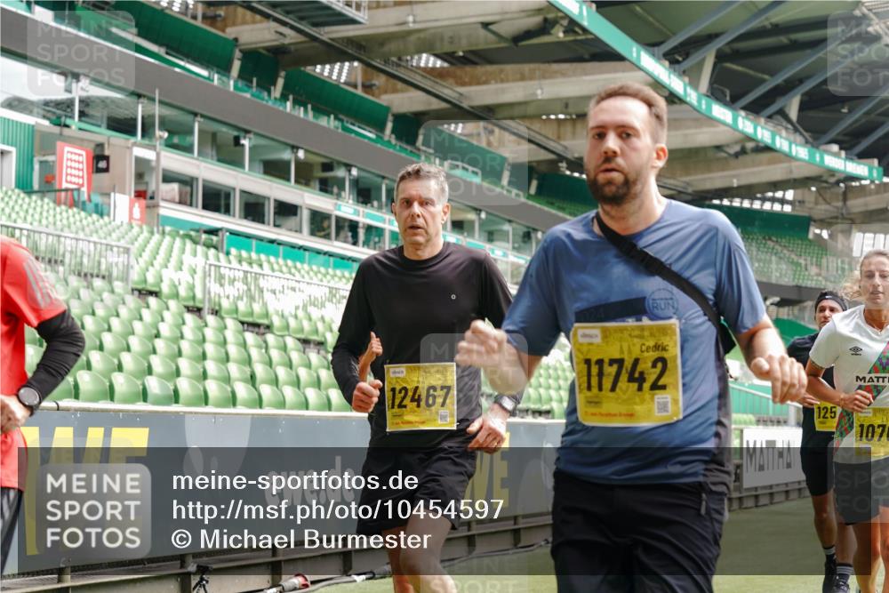 13.09.2026 - 21. swb-Marathon Bremen Michael Burmester http://msf.ph/oto/10454597 13.09.2026 10:32:31 Laufen im Stadion 10067, 10078, 10146, 10166, 10184, 10203, 10211, 10222, 10226, 10243, 10246, 10249, 10255, 10256, 10284, 10300, 10322, 10365, 10372, 10374, 10379, 10383, 10394, 10410, 10443, 10471, 10478, 10479, 10486, 10494, 10503, 10517, 10518, 10529, 10540, 10543, 10550, 10555, 10565, 10577, 10579, 10589, 10608, 10610, 10626, 10631, 10646, 10670, 10675, 10684, 10685, 10690, 10703, 10704, 10707, 10708, 10721, 10725, 10728, 10745, 10771, 10794 meine-sportfotos.de