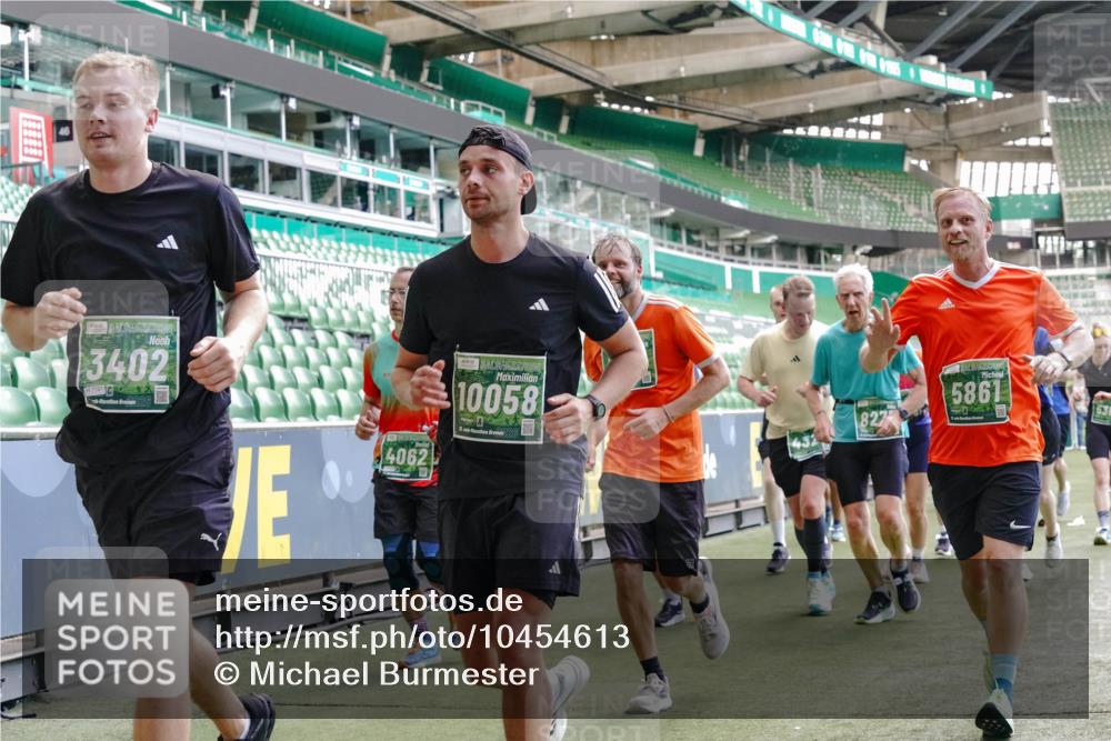 13.09.2026 - 21. swb-Marathon Bremen Michael Burmester http://msf.ph/oto/10454613 13.09.2026 13:10:44 Laufen im Stadion 164, 265, 373, 391, 448, 532, 581, 869, 898, 984, 1180, 1738, 1855, 1867, 1894, 1952, 1967, 2202, 2232, 2268, 2281, 2284, 2299, 2330, 2333, 2339, 2342, 2432, 2443, 2471, 2525, 2530, 2531, 2553, 2573, 2589, 2594, 2654, 2669, 2682, 2714, 2717, 2784, 2785, 2804, 2819, 2836, 2920, 2932, 3026, 3032, 3063, 3086, 3089, 3122, 3159, 3174, 3207, 3208, 3291, 3316, 3333, 3352, 3370, 3398, 3409, 3410, 3470, 3549, 3707, 3769, 109 meine-sportfotos.de