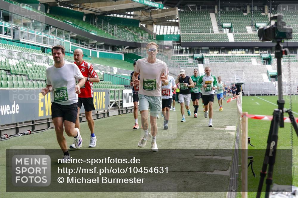 13.09.2026 - 21. swb-Marathon Bremen Michael Burmester http://msf.ph/oto/10454631 13.09.2026 12:52:28 Laufen im Stadion 102, 107, 235, 683, 734, 755, 792, 863, 985, 987, 1033, 1043, 1056, 1125, 1146, 1162, 1232, 1252, 1297, 1455, 1492, 1528, 1542, 1646, 1704, 1955, 2007, 2008, 2043, 2203, 2350, 2447, 2480, 2498, 2759, 2767, 2820, 2847, 2858, 3085, 3149, 3236, 3336, 3362, 3440, 3448, 3566, 3703, 3830, 3899, 3959, 3988, 4165, 4283, 4429, 4475, 4571, 4573, 4582, 4605, 4727, 4781, 4782, 4895, 5079, 5152, 5168, 5379, 5521, 5696, 6274, 8033, 8798 meine-sportfotos.de