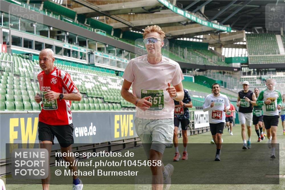 13.09.2026 - 21. swb-Marathon Bremen Michael Burmester http://msf.ph/oto/10454658 13.09.2026 12:52:29 Laufen im Stadion 102, 107, 235, 683, 734, 755, 792, 863, 985, 987, 1033, 1043, 1056, 1125, 1146, 1162, 1232, 1252, 1297, 1455, 1492, 1528, 1542, 1646, 1704, 1955, 2007, 2008, 2043, 2203, 2350, 2447, 2480, 2498, 2759, 2767, 2820, 2847, 2858, 3085, 3149, 3236, 3336, 3362, 3440, 3448, 3566, 3703, 3830, 3899, 3988, 4165, 4283, 4429, 4475, 4571, 4573, 4582, 4605, 4727, 4781, 4782, 4895, 5079, 5152, 5168, 5379, 5521, 6274, 8033, 8798 meine-sportfotos.de