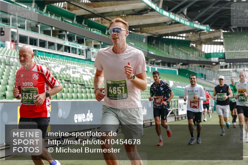 13.09.2026 - 21. swb-Marathon Bremen Michael Burmester http://msf.ph/oto/10454678 13.09.2026 12:52:30 Laufen im Stadion 102, 107, 235, 683, 734, 755, 792, 863, 985, 987, 1033, 1043, 1056, 1125, 1146, 1162, 1232, 1252, 1297, 1455, 1492, 1528, 1542, 1646, 1704, 1955, 2007, 2008, 2043, 2203, 2350, 2447, 2480, 2498, 2759, 2767, 2820, 2847, 2858, 3085, 3149, 3236, 3336, 3362, 3440, 3448, 3566, 3703, 3830, 3899, 3988, 4165, 4283, 4429, 4475, 4571, 4573, 4582, 4605, 4727, 4781, 4782, 4895, 5079, 5152, 5168, 5379, 5521, 6274, 8033, 8798 meine-sportfotos.de