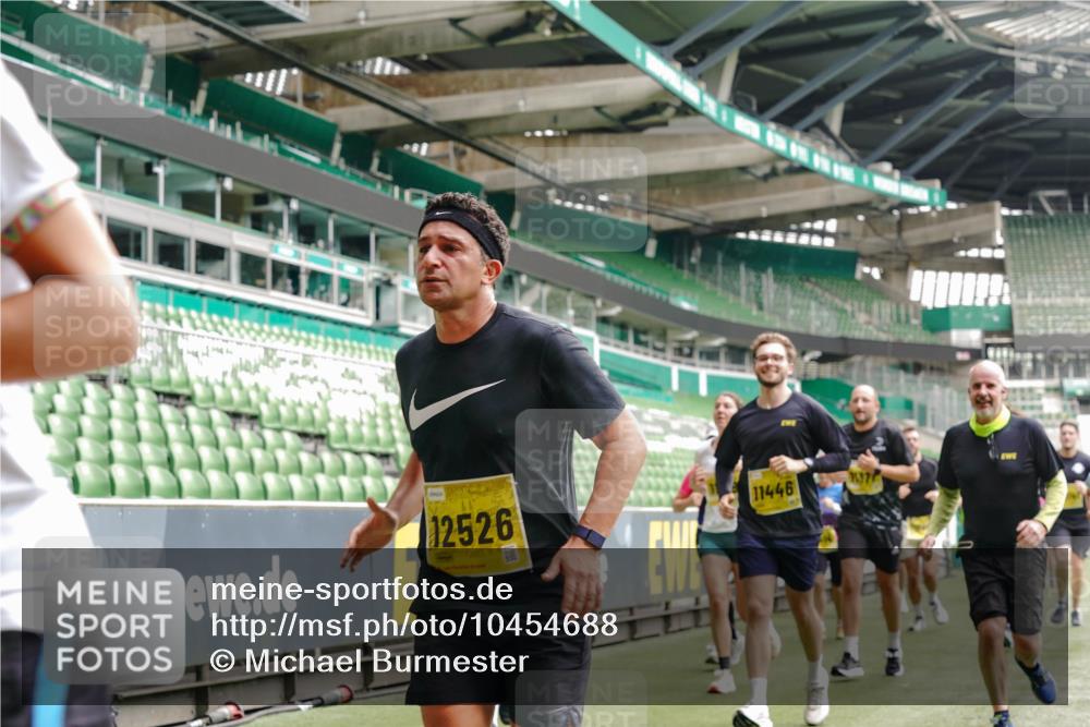 13.09.2026 - 21. swb-Marathon Bremen Michael Burmester http://msf.ph/oto/10454688 13.09.2026 10:32:33 Laufen im Stadion 10067, 10078, 10146, 10166, 10184, 10203, 10211, 10222, 10226, 10243, 10246, 10249, 10255, 10256, 10284, 10300, 10322, 10365, 10372, 10374, 10379, 10383, 10394, 10408, 10410, 10443, 10471, 10478, 10479, 10486, 10494, 10503, 10517, 10518, 10529, 10530, 10540, 10543, 10550, 10555, 10565, 10577, 10579, 10589, 10608, 10610, 10626, 10631, 10646, 10670, 10675, 10684, 10685, 10690, 10703, 10704, 10707, 10708, 10721, 10725, 10728, 10745, 10749, 10771, 10794 meine-sportfotos.de