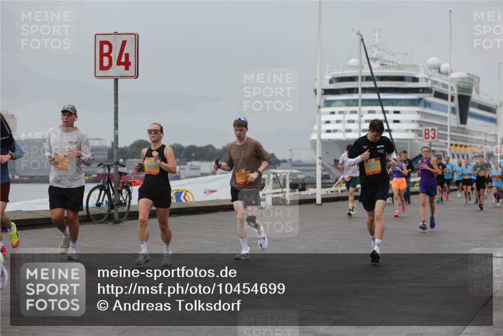 13.09.2026 - Kiel Lauf Andreas Tolksdorf http://msf.ph/oto/10454699 13.09.2026 11:54:46 Kiellinie 4, 2591, 7374, 3 meine-sportfotos.de