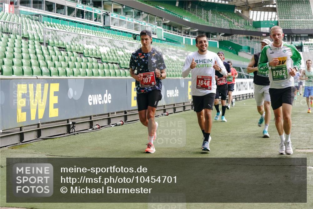13.09.2026 - 21. swb-Marathon Bremen Michael Burmester http://msf.ph/oto/10454701 13.09.2026 12:52:31 Laufen im Stadion 102, 107, 235, 683, 734, 755, 792, 863, 985, 987, 1033, 1043, 1056, 1125, 1146, 1162, 1232, 1252, 1297, 1455, 1492, 1528, 1542, 1646, 1664, 1704, 1955, 2007, 2008, 2043, 2203, 2350, 2447, 2480, 2498, 2759, 2767, 2820, 2847, 2858, 3085, 3149, 3236, 3336, 3362, 3440, 3448, 3566, 3703, 3830, 3899, 3988, 4165, 4283, 4429, 4475, 4571, 4573, 4582, 4605, 4727, 4781, 4782, 4895, 5079, 5152, 5168, 5379, 5521, 6274, 8033, 8798 meine-sportfotos.de