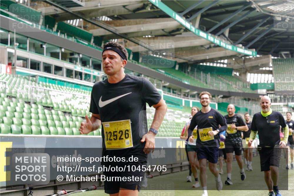 13.09.2026 - 21. swb-Marathon Bremen Michael Burmester http://msf.ph/oto/10454705 13.09.2026 10:32:33 Laufen im Stadion 10067, 10078, 10146, 10166, 10184, 10203, 10211, 10222, 10226, 10243, 10246, 10249, 10255, 10256, 10284, 10300, 10322, 10365, 10372, 10374, 10379, 10383, 10394, 10408, 10410, 10443, 10471, 10478, 10479, 10486, 10494, 10503, 10517, 10518, 10529, 10530, 10540, 10543, 10550, 10555, 10565, 10577, 10579, 10589, 10608, 10610, 10626, 10631, 10646, 10670, 10675, 10684, 10685, 10690, 10703, 10704, 10707, 10708, 10721, 10725, 10728, 10745, 10749, 10771, 10794 meine-sportfotos.de
