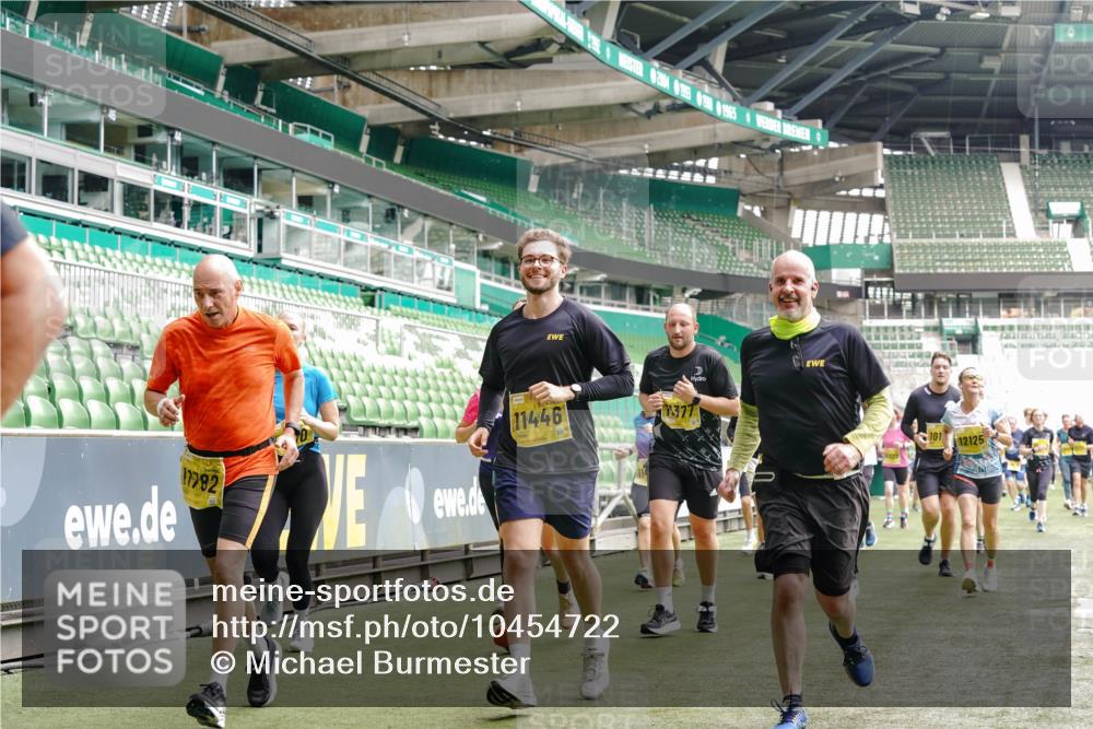 13.09.2026 - 21. swb-Marathon Bremen Michael Burmester http://msf.ph/oto/10454722 13.09.2026 10:32:34 Laufen im Stadion 10067, 10078, 10146, 10166, 10184, 10203, 10211, 10222, 10226, 10243, 10246, 10249, 10255, 10256, 10284, 10300, 10322, 10365, 10372, 10374, 10379, 10383, 10394, 10408, 10410, 10443, 10471, 10478, 10479, 10486, 10494, 10503, 10517, 10518, 10529, 10530, 10540, 10543, 10550, 10555, 10565, 10577, 10579, 10589, 10608, 10610, 10626, 10631, 10646, 10670, 10675, 10684, 10685, 10690, 10703, 10704, 10707, 10708, 10721, 10725, 10728, 10745, 10749, 10750, 10771, 10794 meine-sportfotos.de