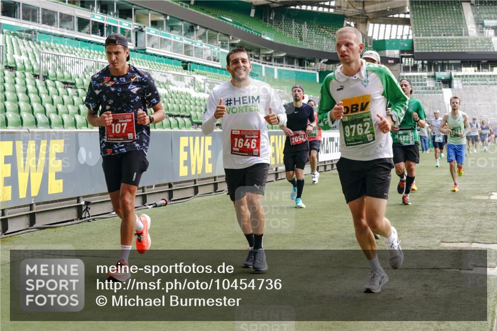 13.09.2026 - 21. swb-Marathon Bremen Michael Burmester http://msf.ph/oto/10454736 13.09.2026 12:52:31 Laufen im Stadion 102, 107, 235, 683, 734, 755, 792, 863, 985, 987, 1033, 1043, 1056, 1125, 1146, 1162, 1232, 1252, 1297, 1455, 1492, 1528, 1542, 1646, 1664, 1704, 1955, 2007, 2008, 2043, 2203, 2350, 2447, 2480, 2498, 2759, 2767, 2820, 2847, 2858, 3085, 3149, 3236, 3336, 3362, 3440, 3448, 3566, 3703, 3830, 3899, 3988, 4165, 4283, 4429, 4475, 4571, 4573, 4582, 4605, 4727, 4781, 4782, 4895, 5079, 5152, 5168, 5379, 5521, 6274, 8033, 8798 meine-sportfotos.de