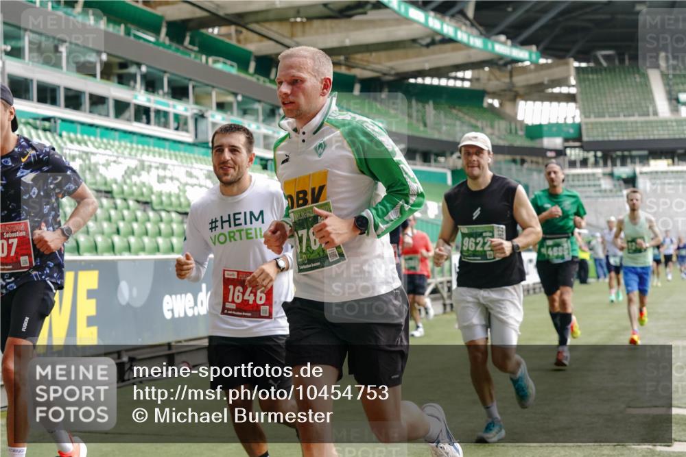 13.09.2026 - 21. swb-Marathon Bremen Michael Burmester http://msf.ph/oto/10454753 13.09.2026 12:52:32 Laufen im Stadion 102, 107, 145, 235, 683, 734, 755, 792, 863, 985, 987, 1033, 1043, 1056, 1125, 1146, 1162, 1232, 1252, 1297, 1445, 1455, 1492, 1528, 1542, 1646, 1664, 1704, 1955, 2007, 2008, 2043, 2203, 2350, 2447, 2480, 2498, 2759, 2767, 2820, 2847, 2858, 3085, 3149, 3236, 3336, 3362, 3440, 3448, 3566, 3703, 3830, 3899, 3988, 4165, 4283, 4429, 4475, 4571, 4573, 4582, 4605, 4727, 4781, 4782, 4895, 5079, 5152, 5168, 5379, 5521, 6274, 8798 meine-sportfotos.de