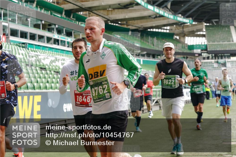 13.09.2026 - 21. swb-Marathon Bremen Michael Burmester http://msf.ph/oto/10454767 13.09.2026 12:52:32 Laufen im Stadion 102, 107, 145, 235, 683, 734, 755, 792, 863, 985, 987, 1033, 1043, 1056, 1125, 1146, 1162, 1232, 1252, 1297, 1445, 1455, 1492, 1528, 1542, 1646, 1664, 1704, 1955, 2007, 2008, 2043, 2203, 2350, 2447, 2480, 2498, 2759, 2767, 2820, 2847, 2858, 3085, 3149, 3236, 3336, 3362, 3440, 3448, 3566, 3703, 3830, 3899, 3988, 4165, 4283, 4429, 4475, 4571, 4573, 4582, 4605, 4727, 4781, 4782, 4895, 5079, 5152, 5168, 5379, 5521, 6274, 8798 meine-sportfotos.de