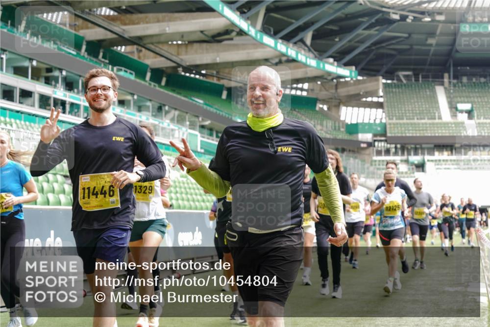 13.09.2026 - 21. swb-Marathon Bremen Michael Burmester http://msf.ph/oto/10454804 13.09.2026 10:32:35 Laufen im Stadion 10067, 10078, 10146, 10166, 10184, 10203, 10211, 10222, 10226, 10243, 10246, 10249, 10255, 10256, 10300, 10322, 10365, 10372, 10374, 10379, 10383, 10394, 10408, 10410, 10443, 10471, 10478, 10479, 10486, 10494, 10503, 10517, 10518, 10529, 10530, 10540, 10543, 10550, 10555, 10565, 10579, 10589, 10608, 10610, 10626, 10631, 10646, 10670, 10675, 10684, 10690, 10703, 10704, 10707, 10708, 10721, 10725, 10728, 10745, 10749, 10750, 10771, 10794 meine-sportfotos.de