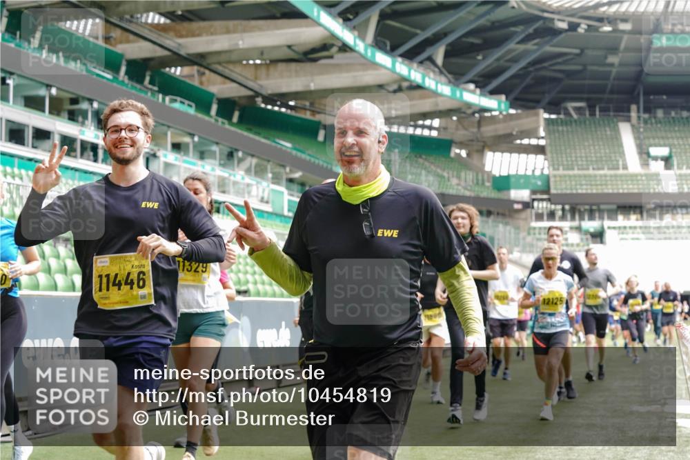 13.09.2026 - 21. swb-Marathon Bremen Michael Burmester http://msf.ph/oto/10454819 13.09.2026 10:32:35 Laufen im Stadion 10067, 10078, 10146, 10166, 10184, 10203, 10211, 10222, 10226, 10243, 10246, 10249, 10255, 10256, 10300, 10322, 10365, 10372, 10374, 10379, 10383, 10394, 10408, 10410, 10443, 10471, 10478, 10479, 10486, 10494, 10503, 10517, 10518, 10529, 10530, 10540, 10543, 10550, 10555, 10565, 10579, 10589, 10608, 10610, 10626, 10631, 10646, 10670, 10675, 10684, 10690, 10703, 10704, 10707, 10708, 10721, 10725, 10728, 10745, 10749, 10750, 10771, 10794 meine-sportfotos.de