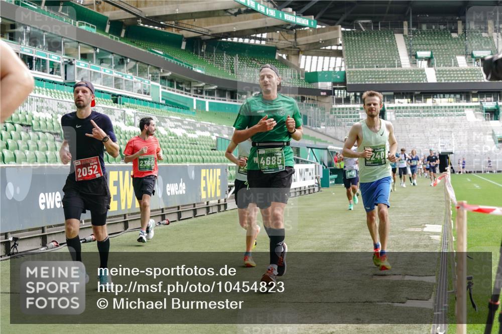 13.09.2026 - 21. swb-Marathon Bremen Michael Burmester http://msf.ph/oto/10454823 13.09.2026 12:52:33 Laufen im Stadion 102, 107, 145, 235, 683, 734, 755, 792, 863, 985, 987, 1033, 1043, 1056, 1125, 1146, 1162, 1232, 1252, 1297, 1445, 1455, 1492, 1528, 1542, 1646, 1664, 1704, 1955, 2007, 2008, 2043, 2203, 2350, 2447, 2480, 2498, 2759, 2767, 2820, 2847, 2858, 3085, 3149, 3236, 3336, 3362, 3440, 3448, 3566, 3703, 3830, 3899, 3988, 4165, 4283, 4429, 4475, 4571, 4573, 4582, 4605, 4727, 4781, 4782, 4895, 5079, 5152, 5168, 5379, 5521, 6274, 8798 meine-sportfotos.de