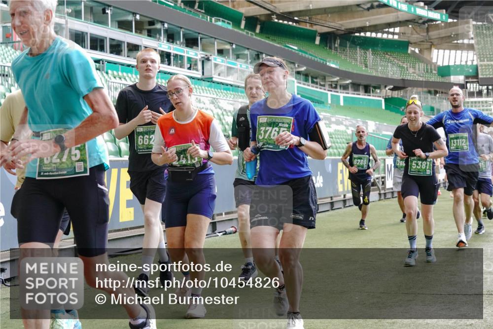 13.09.2026 - 21. swb-Marathon Bremen Michael Burmester http://msf.ph/oto/10454826 13.09.2026 13:10:47 Laufen im Stadion 164, 265, 373, 391, 448, 532, 581, 869, 898, 984, 1180, 1738, 1855, 1867, 1894, 1952, 1967, 2202, 2232, 2268, 2281, 2284, 2299, 2330, 2333, 2339, 2342, 2353, 2432, 2443, 2471, 2525, 2530, 2531, 2553, 2573, 2589, 2594, 2654, 2669, 2682, 2714, 2717, 2784, 2785, 2804, 2819, 2836, 2920, 2932, 3026, 3032, 3063, 3082, 3086, 3089, 3122, 3159, 3174, 3207, 3208, 3291, 3316, 3333, 3352, 3370, 3398, 3409, 3410, 3470, 3549, 3707, 3769, 109, 551 meine-sportfotos.de