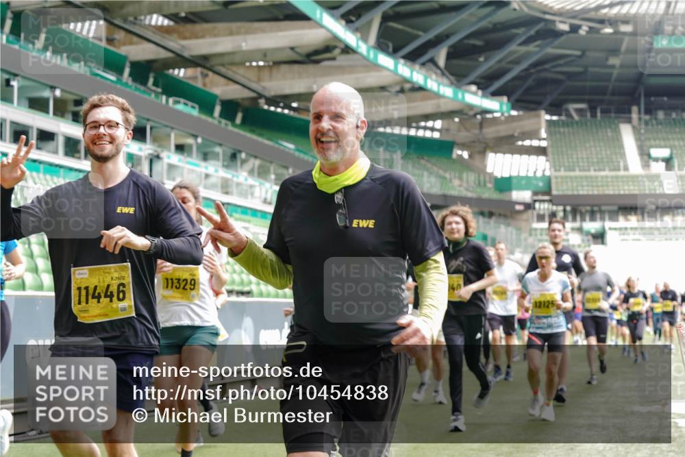 13.09.2026 - 21. swb-Marathon Bremen Michael Burmester http://msf.ph/oto/10454838 13.09.2026 10:32:35 Laufen im Stadion 10067, 10078, 10146, 10166, 10184, 10203, 10211, 10222, 10226, 10243, 10246, 10249, 10255, 10256, 10300, 10322, 10365, 10372, 10374, 10379, 10383, 10394, 10408, 10410, 10443, 10471, 10478, 10479, 10486, 10494, 10503, 10517, 10518, 10529, 10530, 10540, 10543, 10550, 10555, 10565, 10579, 10589, 10608, 10610, 10626, 10631, 10646, 10670, 10675, 10684, 10690, 10703, 10704, 10707, 10708, 10721, 10725, 10728, 10745, 10749, 10750, 10771, 10794 meine-sportfotos.de