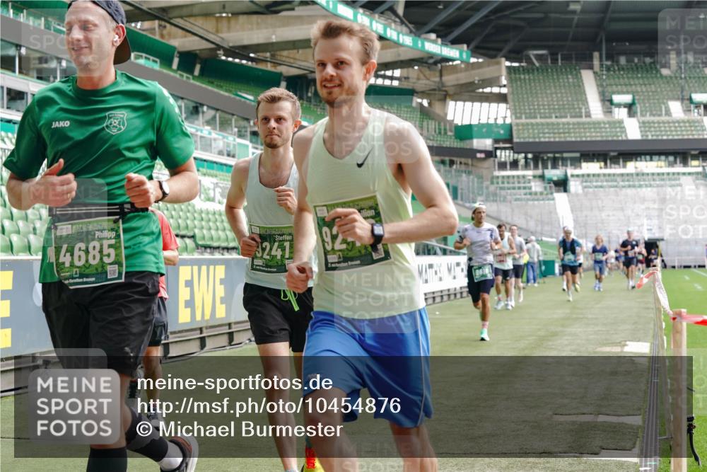 13.09.2026 - 21. swb-Marathon Bremen Michael Burmester http://msf.ph/oto/10454876 13.09.2026 12:52:35 Laufen im Stadion 102, 107, 145, 235, 683, 734, 755, 792, 863, 985, 987, 1033, 1043, 1056, 1125, 1146, 1162, 1232, 1252, 1297, 1433, 1445, 1455, 1492, 1528, 1542, 1646, 1664, 1704, 1955, 2007, 2008, 2043, 2203, 2350, 2447, 2480, 2498, 2759, 2767, 2820, 2847, 2858, 3085, 3149, 3236, 3336, 3362, 3440, 3448, 3566, 3703, 3830, 3899, 3988, 4165, 4283, 4429, 4475, 4571, 4573, 4582, 4605, 4727, 4781, 4782, 4895, 5079, 5152, 5168, 5379, 5521, 6274, 8798 meine-sportfotos.de
