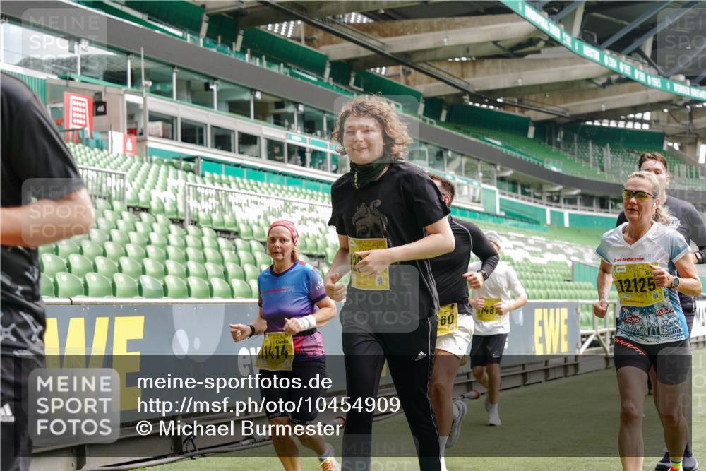 13.09.2026 - 21. swb-Marathon Bremen Michael Burmester http://msf.ph/oto/10454909 13.09.2026 10:32:37 Laufen im Stadion 10067, 10078, 10146, 10166, 10184, 10203, 10211, 10222, 10226, 10243, 10246, 10249, 10255, 10256, 10300, 10322, 10365, 10372, 10374, 10379, 10383, 10394, 10408, 10410, 10443, 10471, 10478, 10479, 10486, 10494, 10503, 10517, 10518, 10529, 10530, 10540, 10543, 10550, 10555, 10565, 10579, 10589, 10608, 10610, 10626, 10631, 10646, 10670, 10675, 10690, 10703, 10704, 10707, 10708, 10721, 10725, 10728, 10745, 10749, 10750, 10771, 10794 meine-sportfotos.de