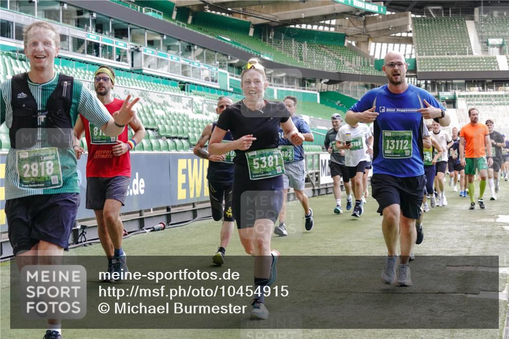13.09.2026 - 21. swb-Marathon Bremen Michael Burmester http://msf.ph/oto/10454915 13.09.2026 13:10:48 Laufen im Stadion 164, 265, 373, 391, 448, 581, 869, 898, 984, 1180, 1738, 1855, 1867, 1894, 1952, 1967, 2202, 2232, 2268, 2281, 2284, 2299, 2330, 2333, 2339, 2342, 2353, 2432, 2443, 2471, 2525, 2530, 2531, 2553, 2573, 2589, 2594, 2654, 2669, 2682, 2714, 2717, 2784, 2785, 2804, 2819, 2836, 2920, 2932, 3026, 3032, 3063, 3082, 3086, 3089, 3122, 3159, 3174, 3207, 3208, 3291, 3316, 3333, 3352, 3370, 3398, 3409, 3410, 3470, 3549, 3707, 3769, 109, 551 meine-sportfotos.de